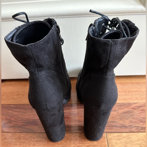 Wild Diva Vivian Block Heel Lug Platform Black Lace-Up Boots with Zip Up Sides - Picture 5 of 10